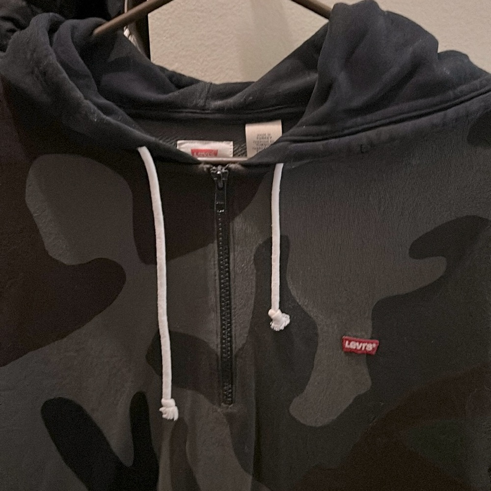 LEVIS hooded quarter zip sweater in camo
